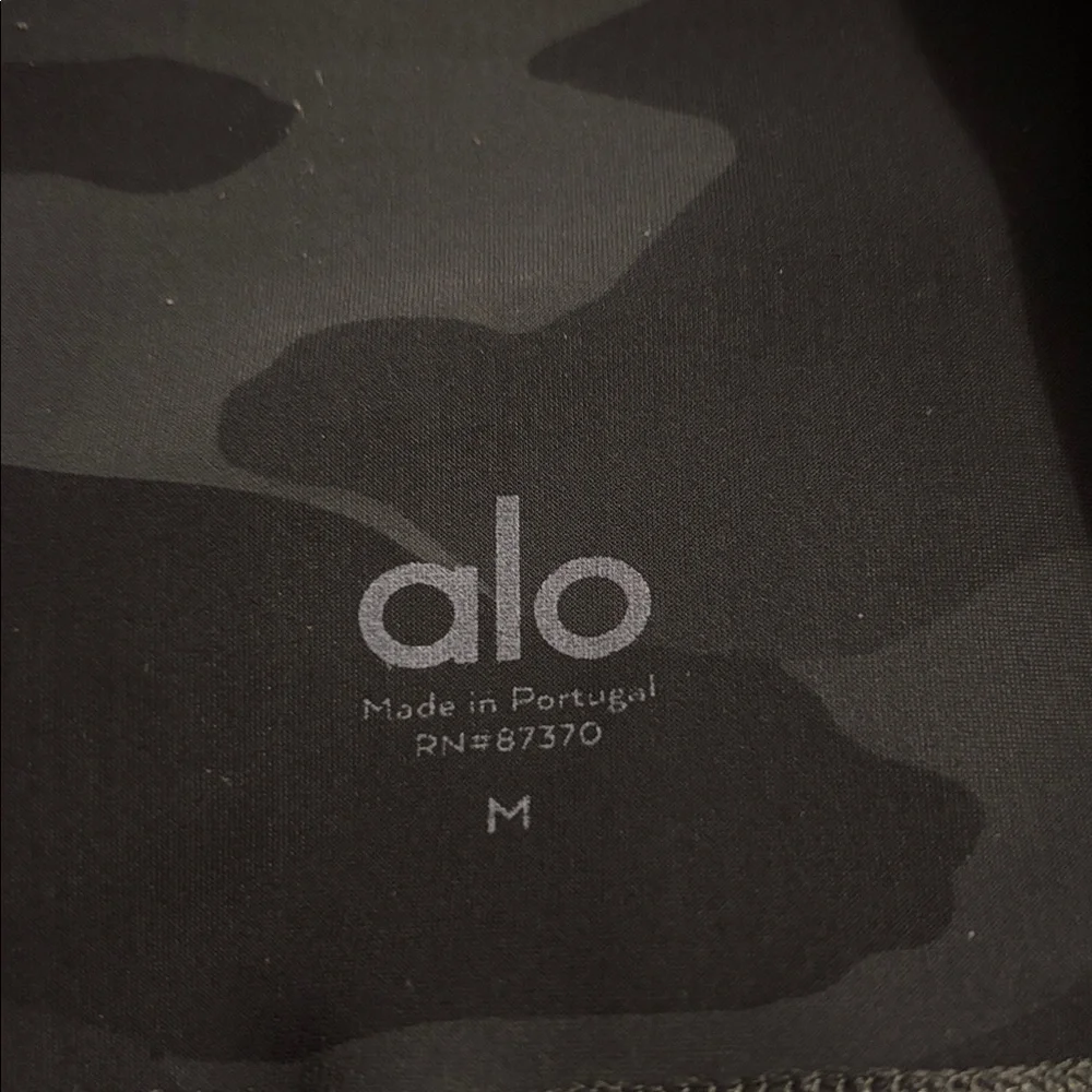 ALO Yoga Dark Camouflage Leggings - Picture 3 of 3